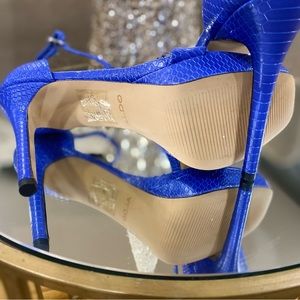 Aldo 4.5” open toe. BN. Such a beautiful blue!